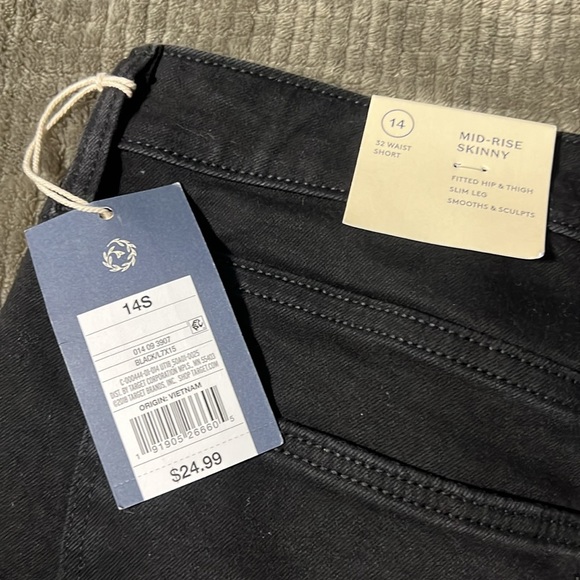 Distressed Jeans - Picture 3 of 3